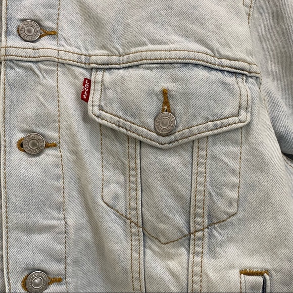 NWT Levi's Womens Ex Boyfriend Trucker Denim Jacket Floral Embroidered Size L - Picture 10 of 16